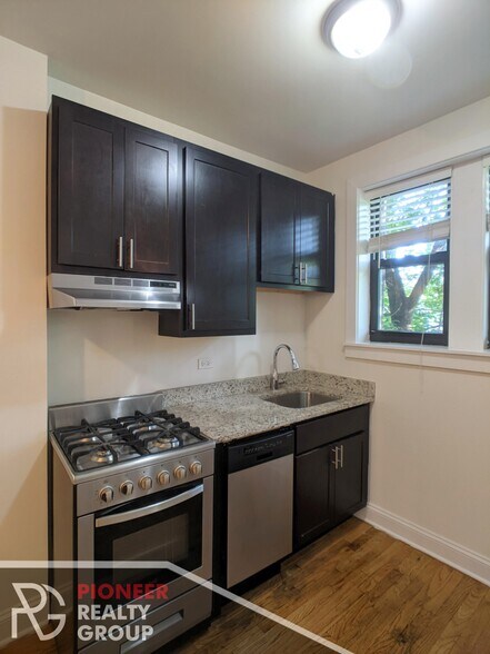 Building Photo - 4040 N Ashland Ave