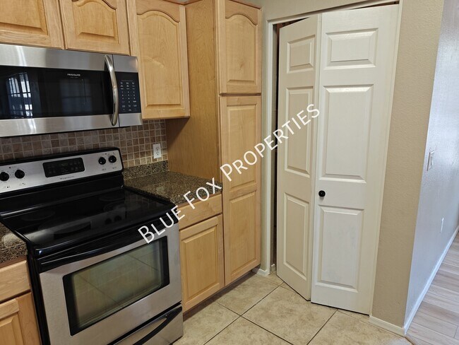 Building Photo - 1500 E Pusch Wilderness Dr