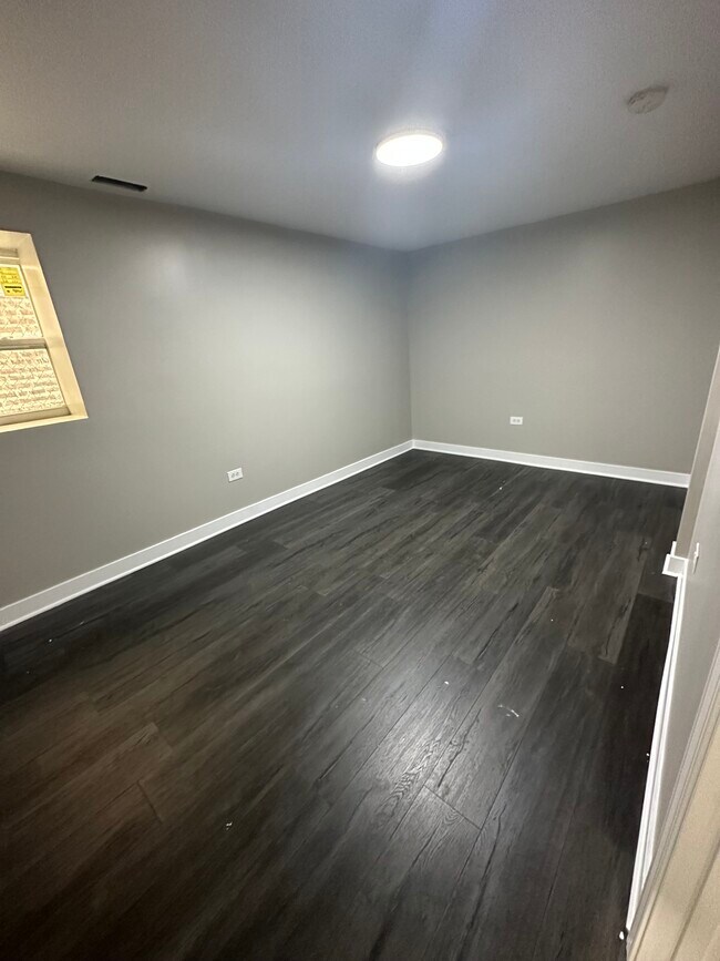 Building Photo - 5724 S May St