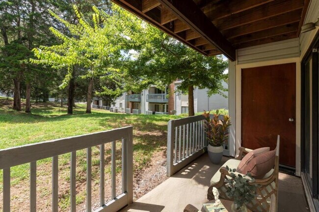 Building Photo - 3 BEDROOM CONDO IN TERRIFIC LOCATION!