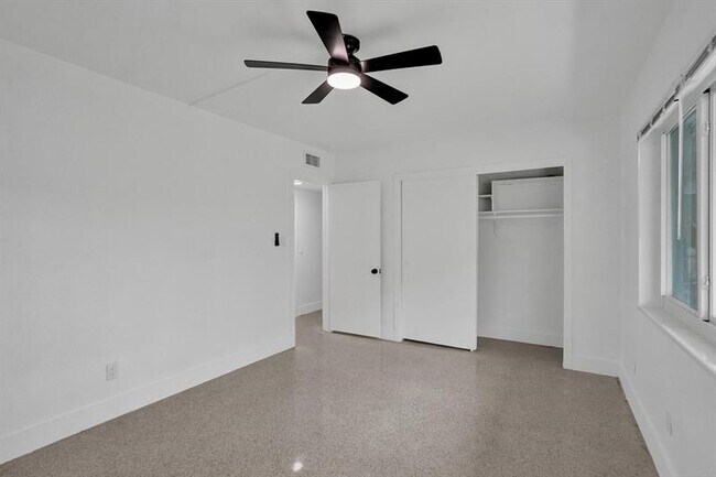 Building Photo - 1821 Middle River Dr