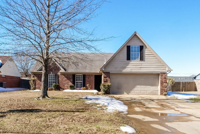 Building Photo - 6325 Sandbourne E