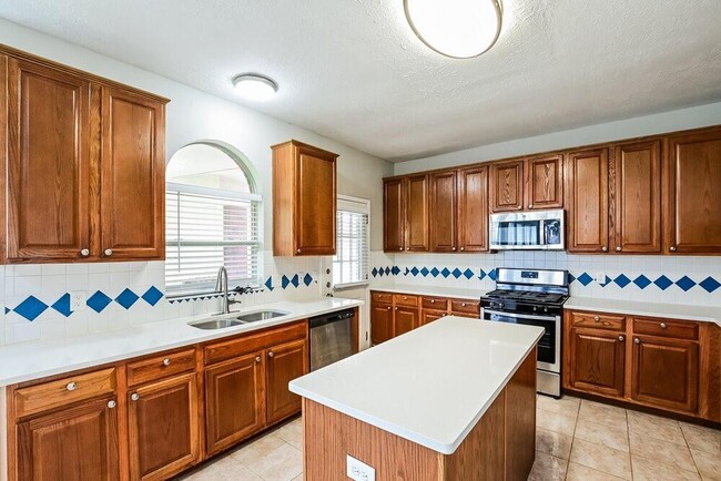 Building Photo - 20407 Wild Berry Dr