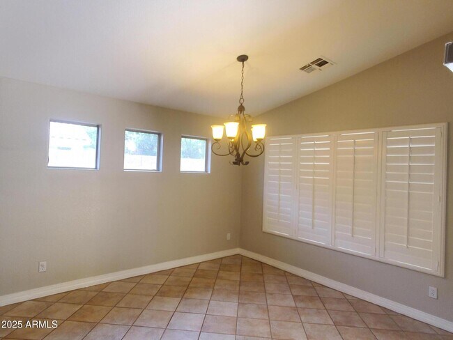 Building Photo - 2880 S Tumbleweed Ln