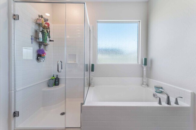 Building Photo - Modern Luxury Living: Spacious Retreat with Next-Gen Suite!