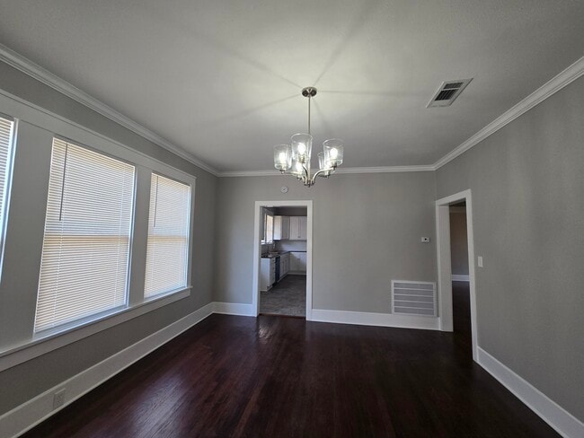 Building Photo - 328 Robinson Pl