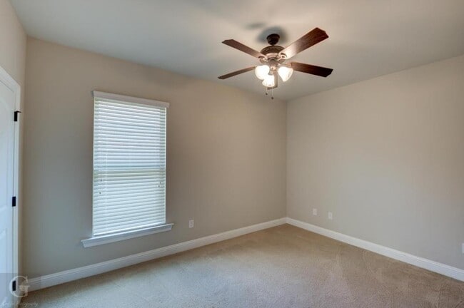 Building Photo - 650 Alder Ln