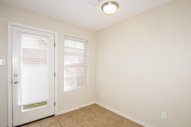 Building Photo - 7399 Brentlawn Dr