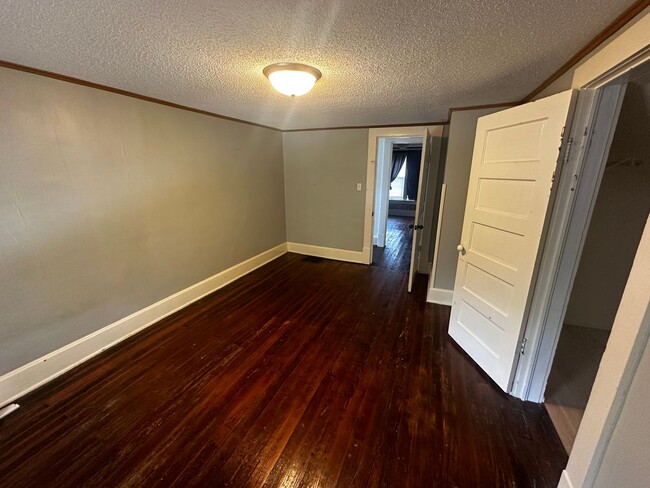 Building Photo - 3137 Felix St