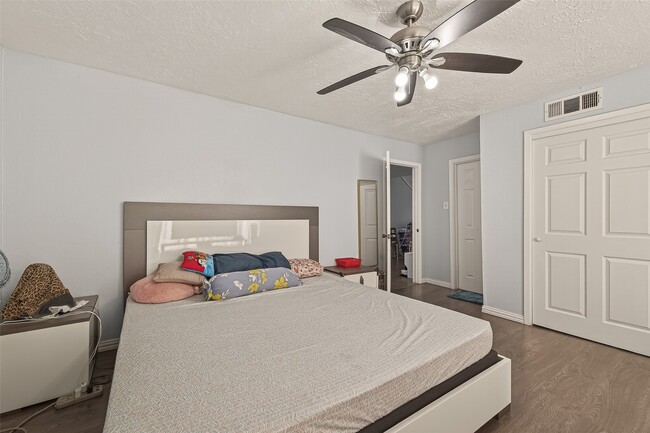 Building Photo - 13175 Clarewood Dr