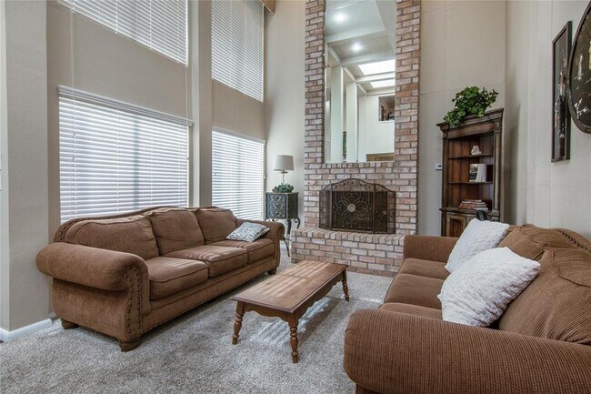 Building Photo - 9344 Briar Forest Dr
