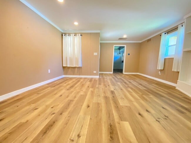 Building Photo - 3BD/2BA Home For Rent In Cedar Lake