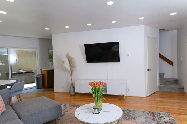 Building Photo - 8450 Via Sonoma
