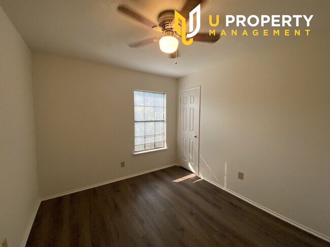 Building Photo - 6705 Vero Dr