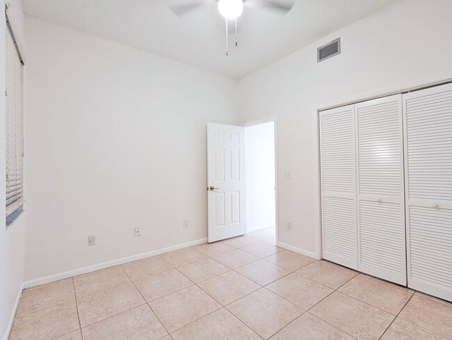 Building Photo - 7535 La Paz Blvd