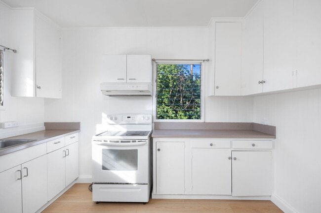 Building Photo - Newly Renovated Waialua Home on 1 Acre w/ Mountain Views – Pets Welcome