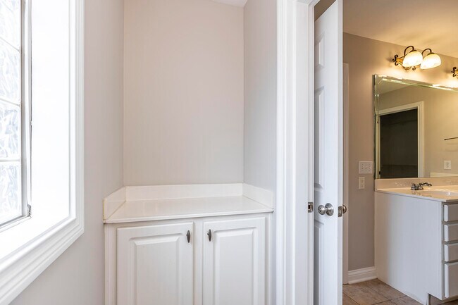 Building Photo - 3277 Beaumont Centre Cir