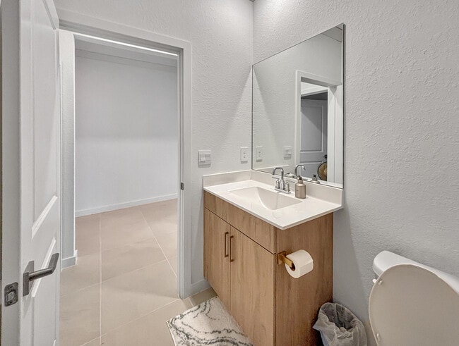 Building Photo - 5989 SE Sky Blue Cir