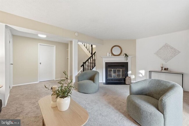 Building Photo - 7619 Nutwood Ct