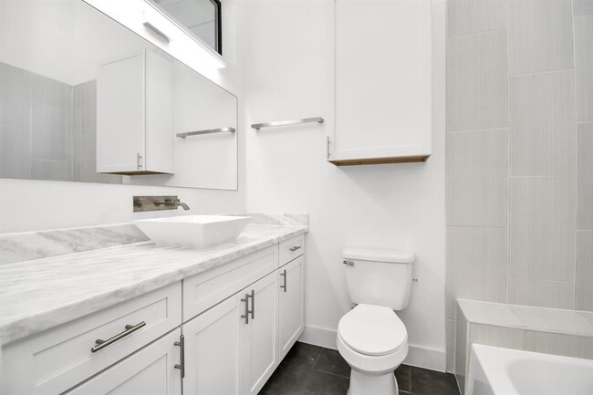 Building Photo - 732 W 22nd St