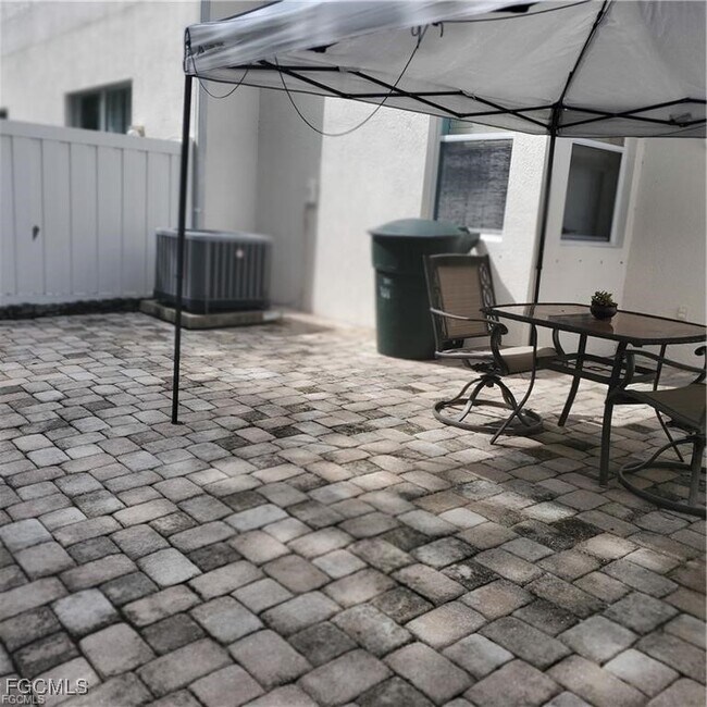 Building Photo - 3616 Pine Oak Cir
