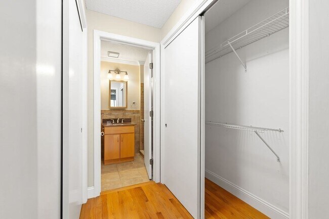 Building Photo - 15 Bower Rd