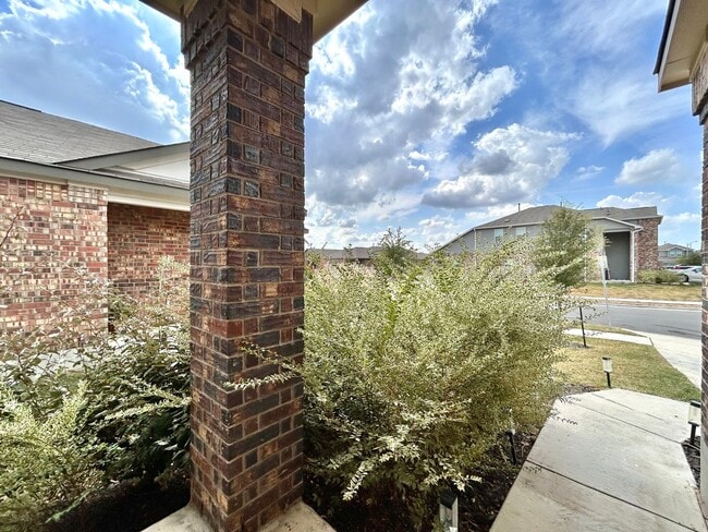 Building Photo - 3 BR / 2 BA Home for Rent in Hutto