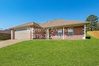 Building Photo - This home is the perfect choice for you in Elkins!