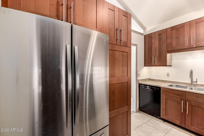 Building Photo - 911 S Hacienda Dr