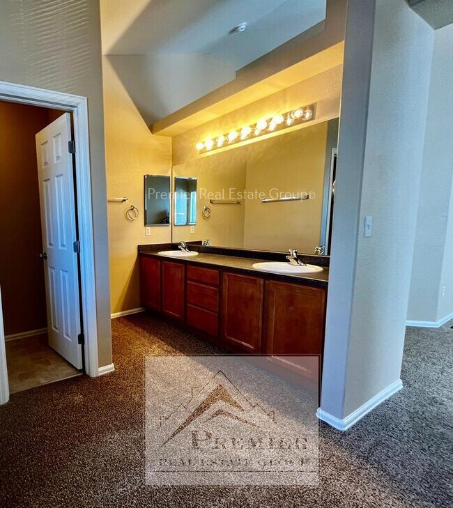 Building Photo - 8263 Belleterre Dr