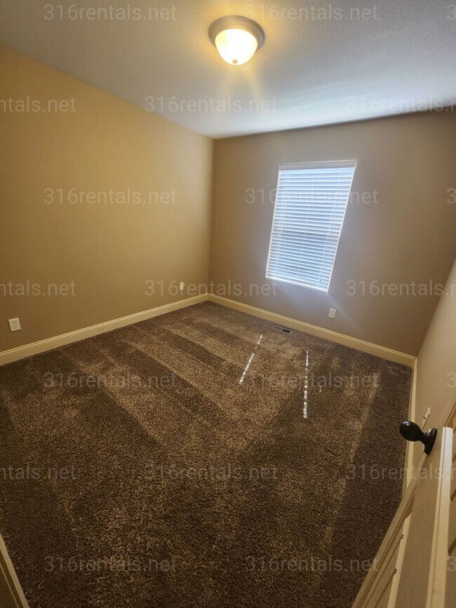 Building Photo - $1,850- 4 bedroom / 3 bathrooms - Beautiful and Large Home! *COMING SOON*