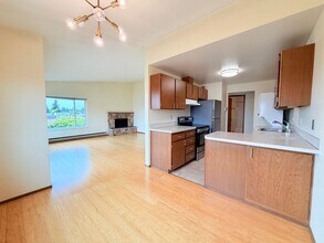 Building Photo - Bright Penthouse Corner Unit w/Garage Parking included - Panoramic Views in Ballard!