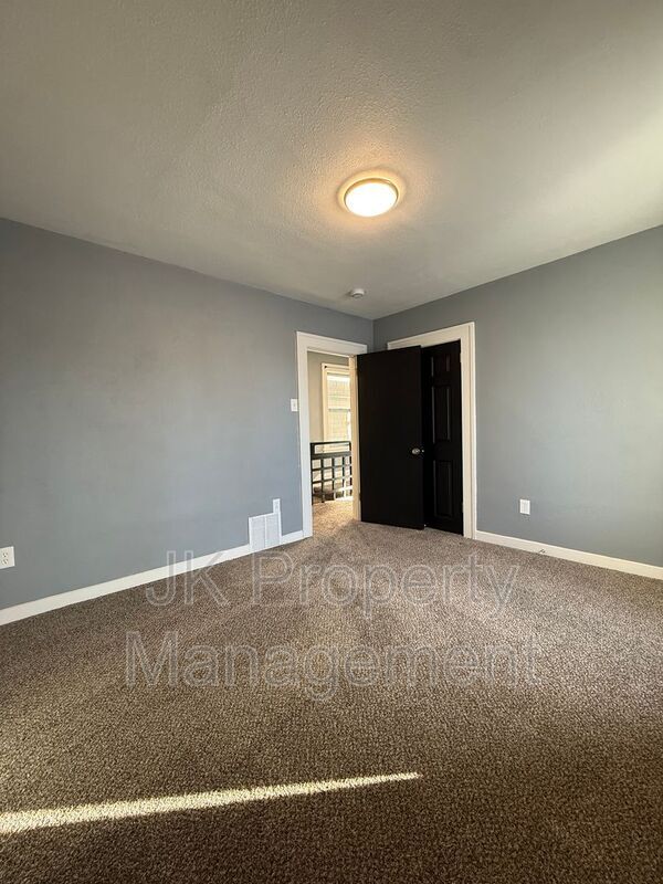 Building Photo - 1512 3rd Ave N