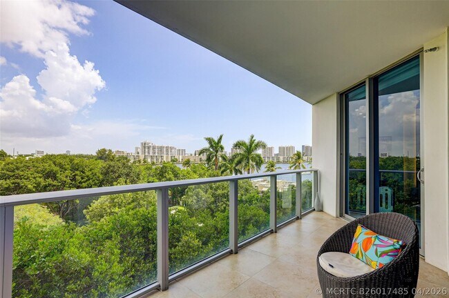 Building Photo - 17301 Biscayne Blvd