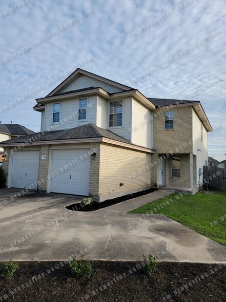 Townhome with attached garage - 2874 Southampton Way