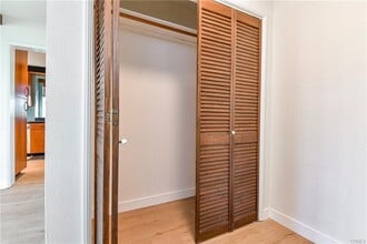 Building Photo - 1141 17th Ct