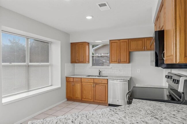 Building Photo - 16970 Mockingbird Ct