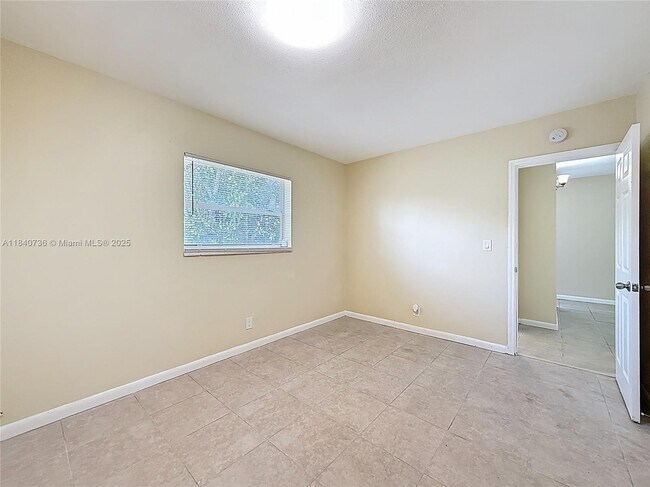 Building Photo - 260 NW 40th Ct