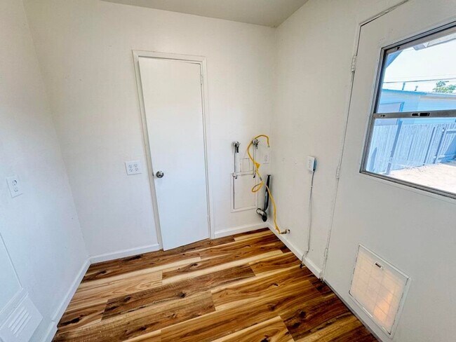 Building Photo - 215-219 Church Ave