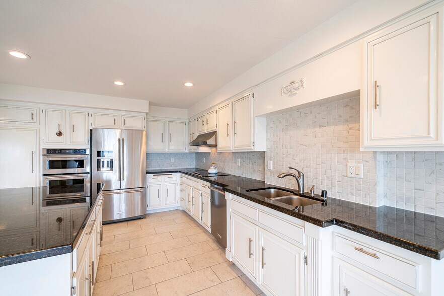 Kitchen - 2209 W 25th St