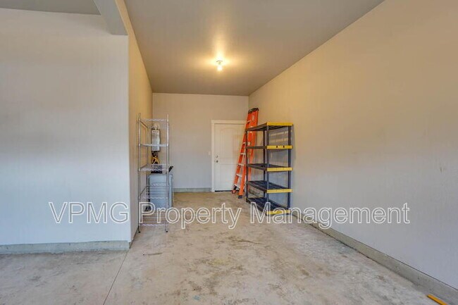 Building Photo - 10002 NE 115th Ave