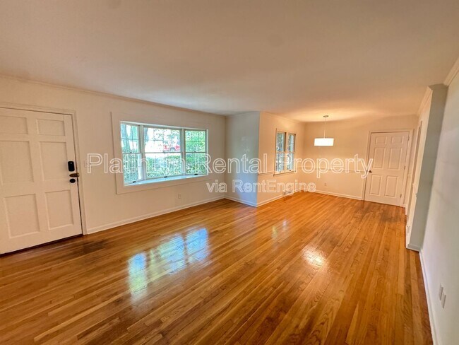 Building Photo - 383 Springdale Dr NE