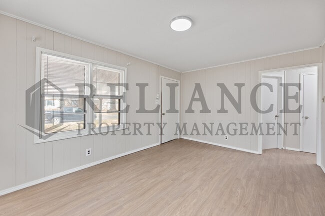 Building Photo - 421 Grover Ave