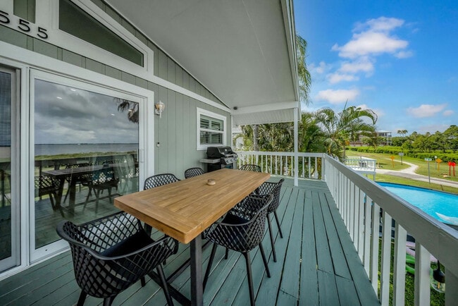 Building Photo - 555 S Gulf Dr