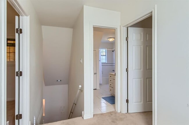 Building Photo - 13003 S Madrone Trail