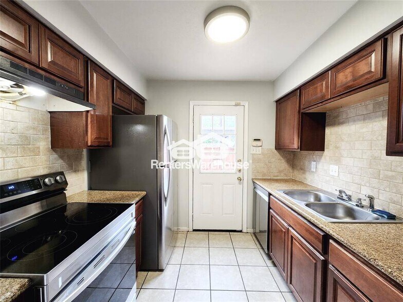 Building Photo - 8848 Kempwood Dr