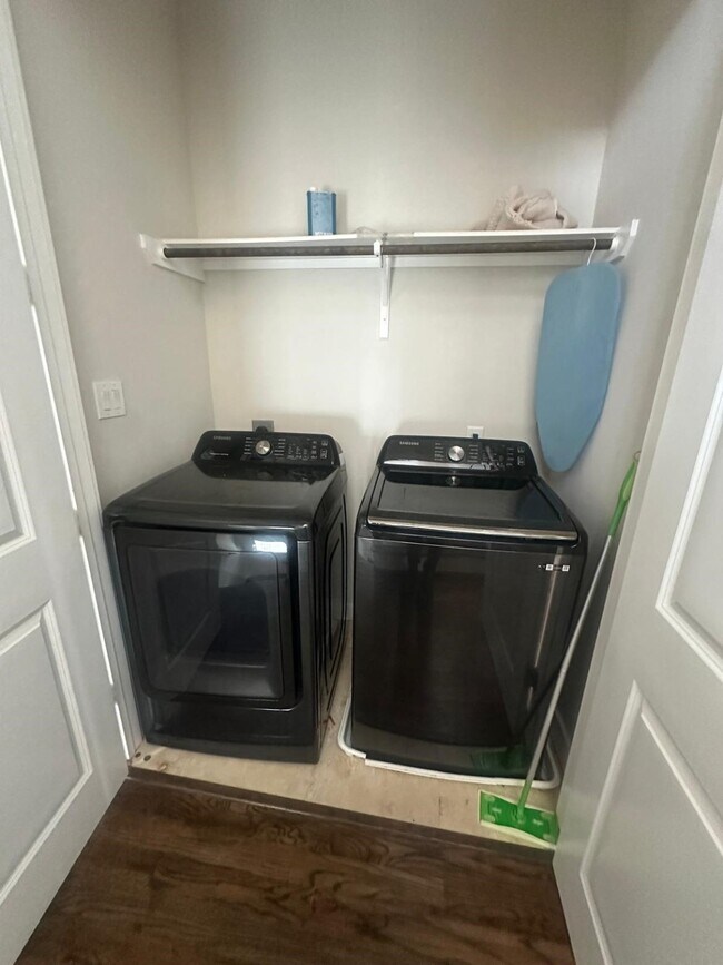 Building Photo - 4106 Marina St