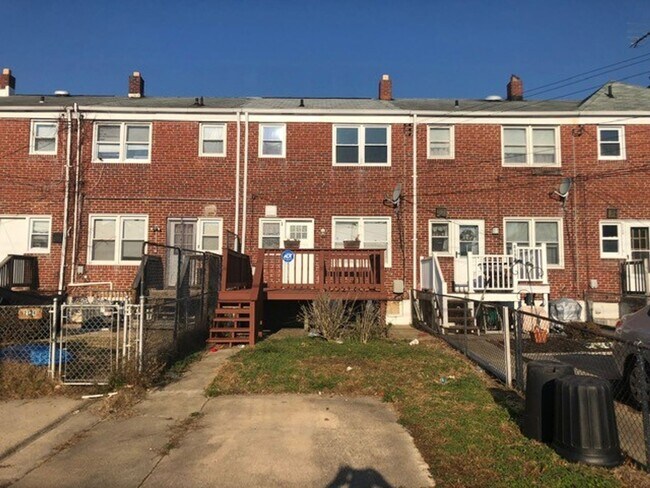 Building Photo - 2136 Redthorn Rd