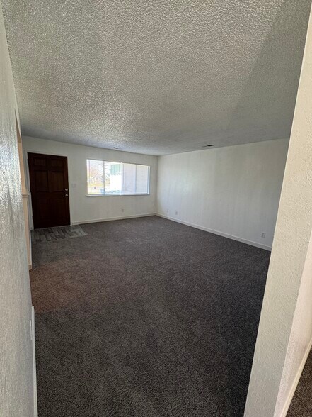 Building Photo - 211 W San Joaquin Ave