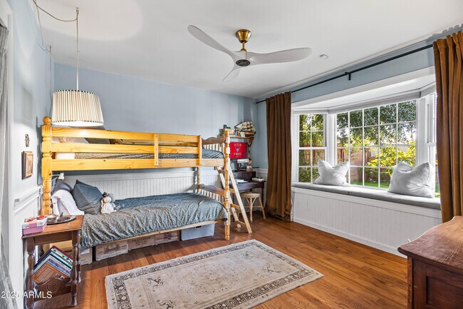 Building Photo - 4631 E Pinchot Ave